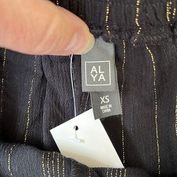 Francesca’s Wendy Lurex Black and Gold Drawstring Shorts Size XS - Picture 9 of 12